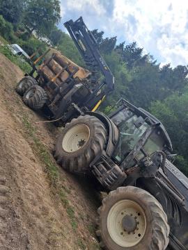 Skovtraktor VALTRA T193 |  Teknisk udstyr for forstfolk | Tømrer maskineri | KOMITrade s.r.o.